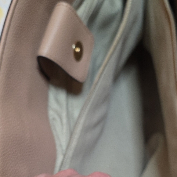 Jones‎ New York Tan Tote with Front Pocket - Picture 15 of 16